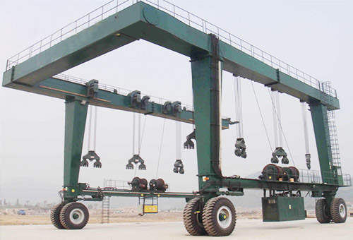 Boat lifting gantry crane