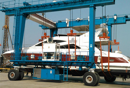 Boat lifting gantry crane